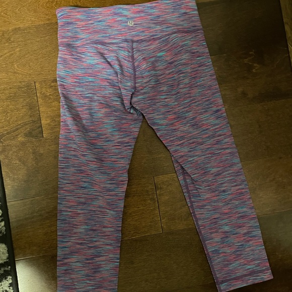 Lululemon crop size 4 - Picture 3 of 6